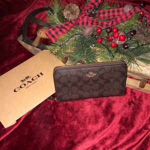 NWT Larger Black/Brown Coach Wallet🎁